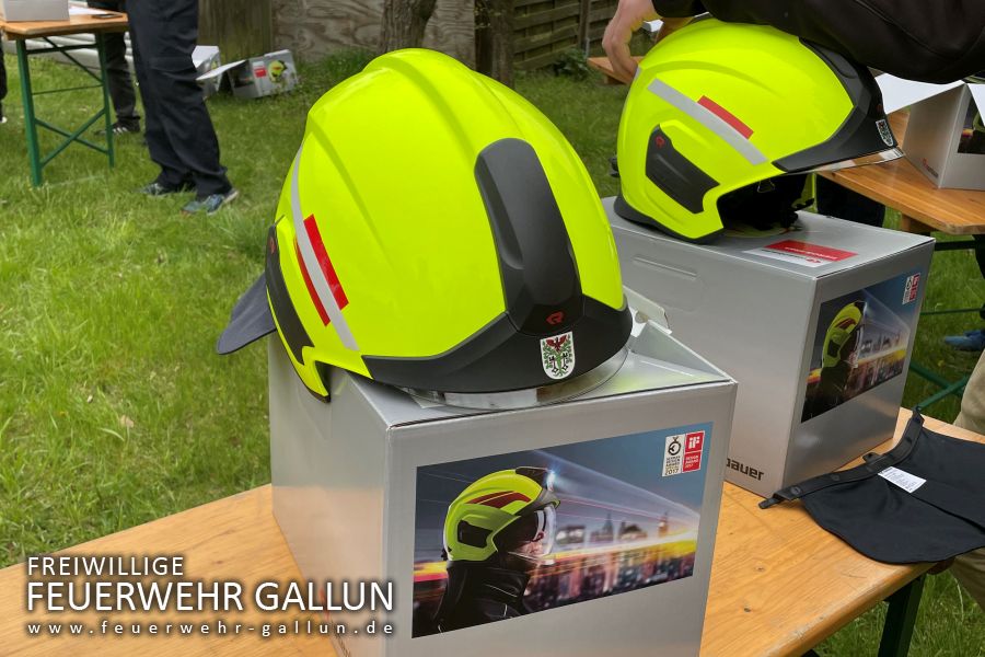 Neue Helme für die Feuerwehren der Stadt Mittenwalde